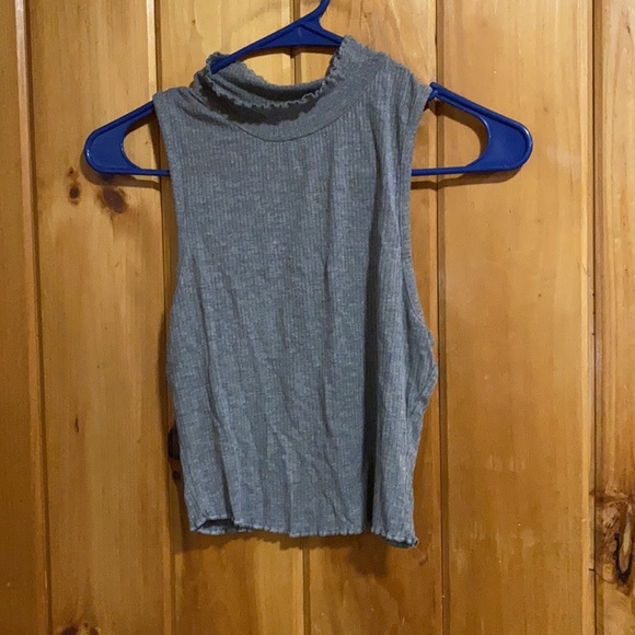 Crop top - Picture 2 of 3